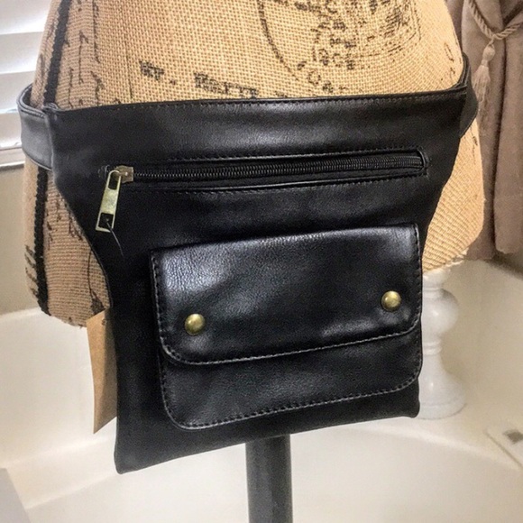 Boutique Handbags - Hip Waist Pouch Travel Pack Belt Bag NWT